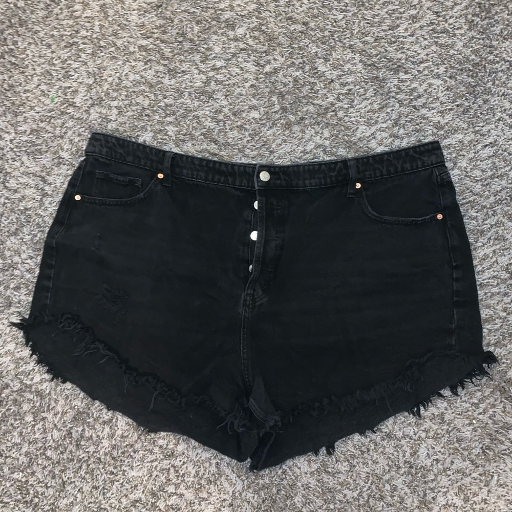 High-Rise Frayed Hem Jean Short
